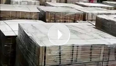 辰力吊裝帶、吊索具產(chǎn)品集裝箱排隊(duì)裝箱中，準(zhǔn)備出口